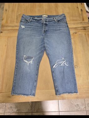 Maurices Light Blue Distressed Cropped Jeans